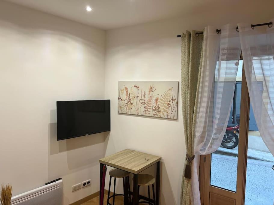 4m Studio Apartment *
